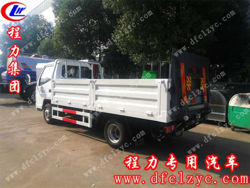 程力集團(tuán)國(guó)六唐駿歐鈴?fù)把b垃圾車，裝配液壓尾板，車廂可選裝側(cè)翻欄板，方便空桶搬運(yùn)
