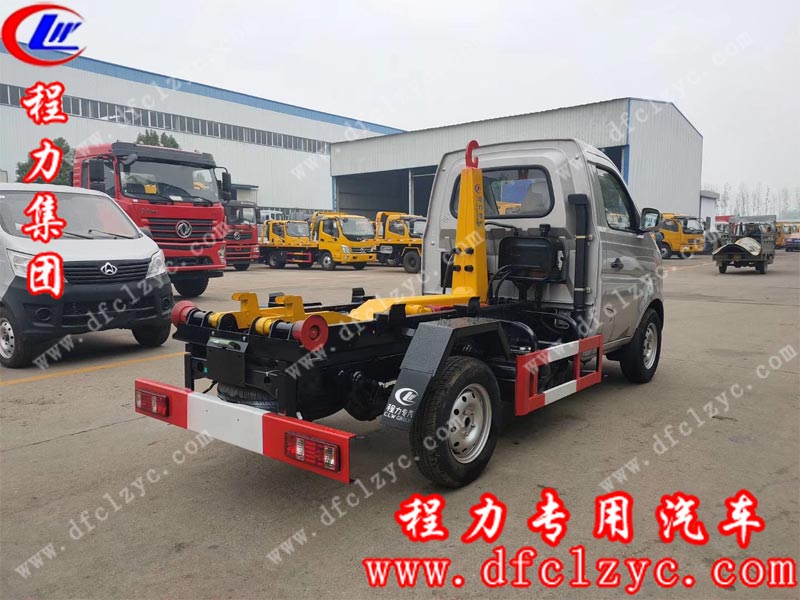 程力集團(tuán)國(guó)六長(zhǎng)安勾臂垃圾車(chē)